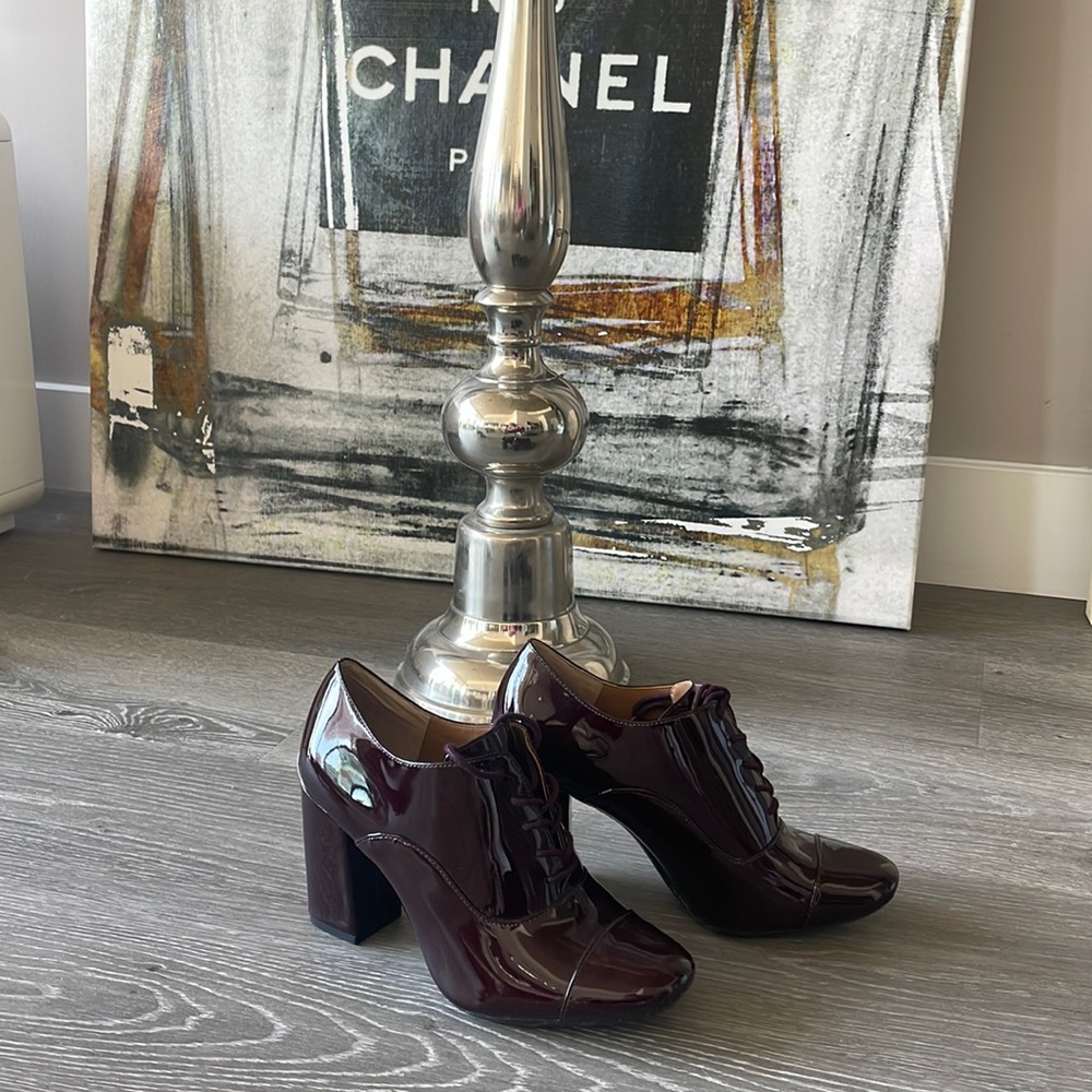 New Calvin Klein burgundy shiny heels size 6
